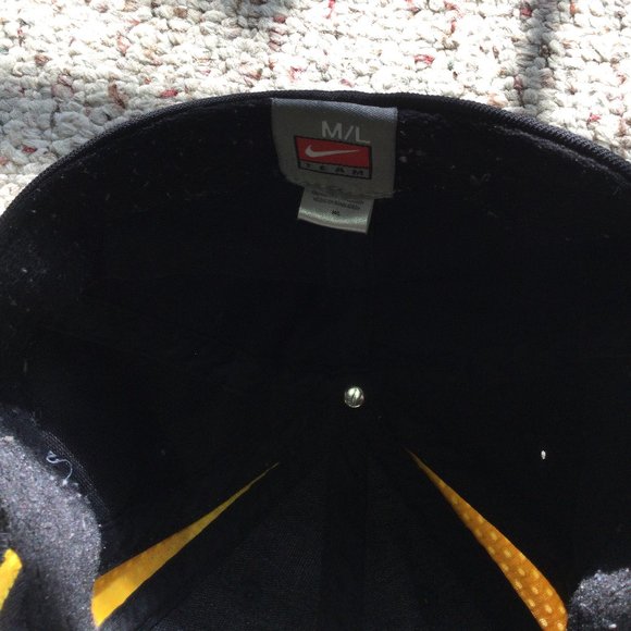 Nike University of Wichita State Cap/Hat - Picture 4 of 4